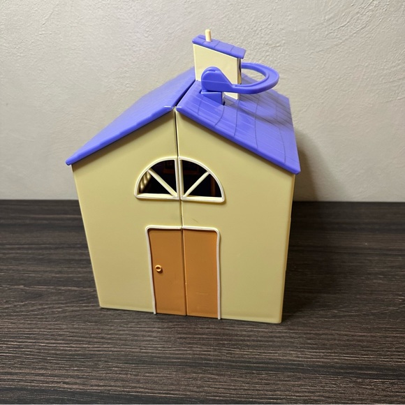 Peppa Pig All Around Town Playset Track Parts with School and Car Lot - Picture 11 of 12